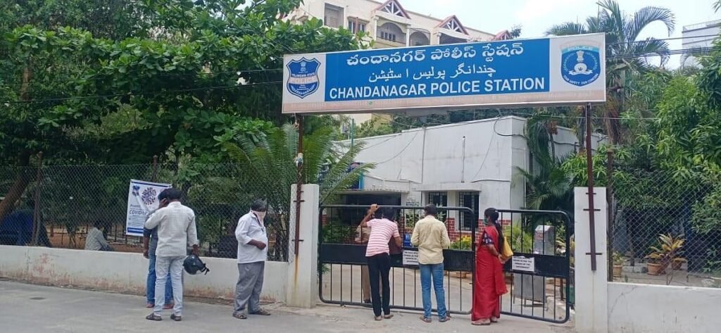 మురుగునీటి వివాదం.. ఇరువర్గాలపై కేసులు