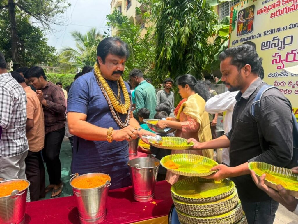 196వ అన్నదాన కార్యక్రమం నిర్వహించిన హోప్‌ ఫౌండేషన్‌
