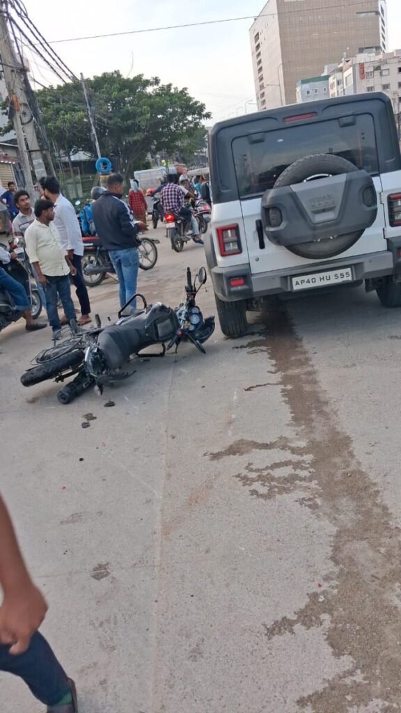 కొండాపూర్‌లో ఘోర రోడ్డు ప్రమాదం.. ఒకరి మృతి