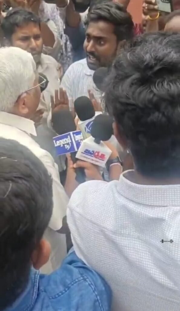 కోదండరాంకు నిరుద్యోగుల నిరసన సెగ