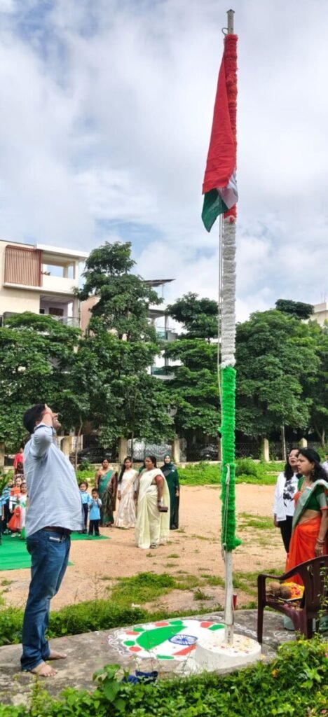 గోల్డ్‌క్రెస్ట్‌ పాఠశాలలో ఘనంగా స్వాతంత్ర్య దినోత్సవ వేడుకలు