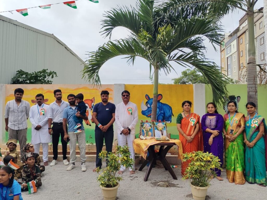 దేశభక్తి చాటిన చిన్నారులు